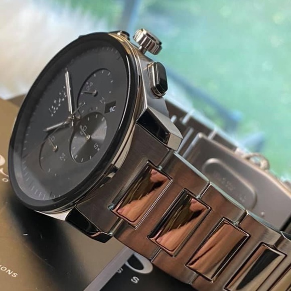 Hugo Boss Men’s Peak Chronograph Watch
Case Size: 44mm
MSRP: $598 - Picture 10 of 10